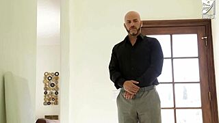 amazing sexy milf phoenix marie fucks her hard bodyguard