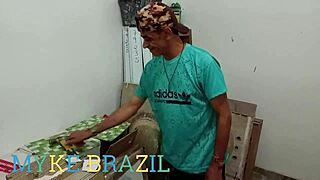 Fanny Prado Oficial1 Veja O Que Essa Gata Aprontou O Patrão Vai Trabalhar E Deixa A Empregada Para Fazer Almoço Para O Azulejista Só E Ela Não Resistiu E Deu Pra Ele Bem Gostoso Enquanto O Patrão Estava No Trabalho