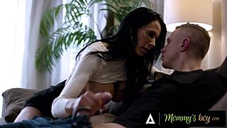 Reagan Foxx craves bonding with hung stud! 😍