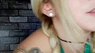 Brazilian blonde in cosplay makes a mix of anime characters