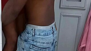 Dotado Me Fudeu No Quarto Enquanto O Corno Bebia Com Os Amigos