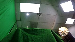 scarlett johnson shows her pink morph pussy in pov fetish scene