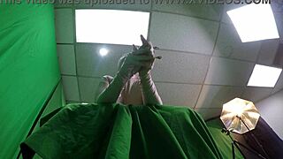 scarlett johnson shows her pink morph pussy in pov fetish scene