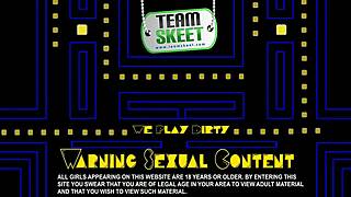 babe courtney loxx sucks big cock for cash in hardcore competition