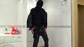 蓝牛仔裤主人浴室清洗