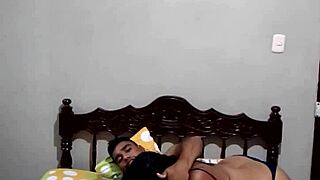 sexy chat on web turns into oral sex session