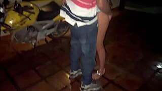 dei gostoso para o meu vizinho motoboy na garagem 😏