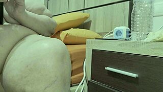 madura gorda enjoying her vegetable day, sharing casual stories about life.