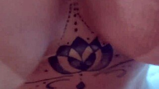 ela deu o cuzinho gostoso na sala antes do marido chegar