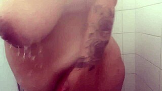 I'm seein Mary Jhuana testin the showerhead in her ass