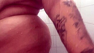 I'm seein Mary Jhuana testin the showerhead in her ass