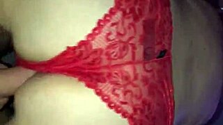 Amateur uses toys for self-pleasure in homemade video