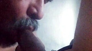 sucking on that big black shemale cock 😍 so huge and tasty