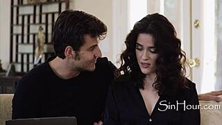 computer nerd fixes milf's tech and explores her big bubble butt