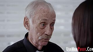 Wow! Generous Milf Gets Freeused on Christmas Eve in Public!