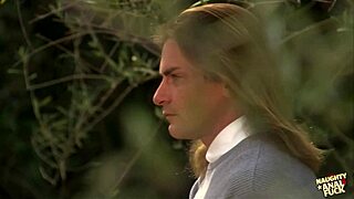 黑发辣妹复古内衣高跟鞋复苏