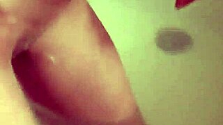 i'm blonde petite 18+ emi clear, shavin my legs n lil pussy in da bath