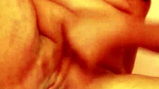 queensandy fingers herself to orgasm on webcam