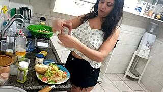 sarah rosa cooks a sexy hamburger in the kitchen 😋