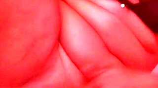 queensandy fingers herself to orgasm on webcam