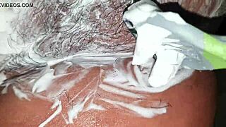 I’m shaving my chubby pussy right now