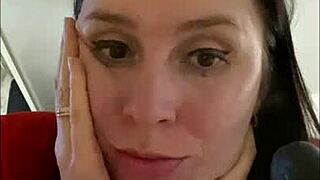 Look how I'm sucking a virtual cock, do you want a turn?