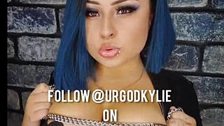 Kruel Kylie Teases Ass