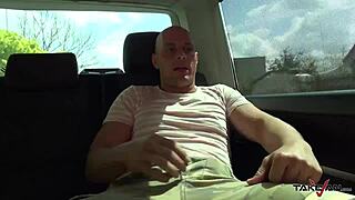 Mea Melone 开货车猎取下一个受害者狂野行动