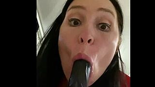 Look how I'm sucking a virtual cock, do you want a turn?