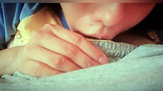 继妹帮忙挤出奶水的恩惠