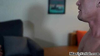 伊朗帅哥爱上黑人男友无套猛干