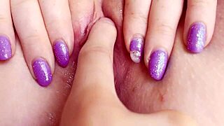 Look at that juicy pussy lips getting fingered to orgasm!