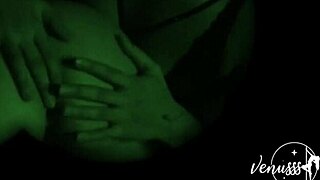 submissa obediente sofrendo e gozando na mão da dominadora - venusss e marsha love - my infinities first 6 - minha primeira vez com uma domme