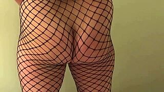 real wife emma shakes her thick ass and masturbatin, so hot i love it