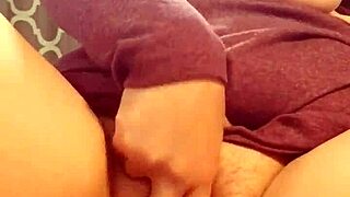 I'm so turned on watching this redhead bbw squirting her fat pussy while masturbating