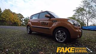 嘿，想看车里的跨种族内射动作吗？