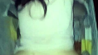 Despierto a mi prima y me la cojo en 4