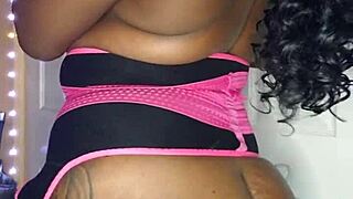 Naejae's enticing solo performance highlights her voluptuous curves