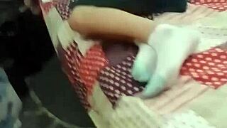 Colegiala Se Queda Dormida Y Es Despertada Con Un Buen Vergazo!