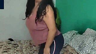 Encuentro a mi vecina en la calle y me la llevo a mi casa para tomarle fotos 😏