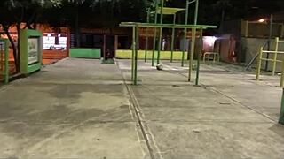 anoche un enano me convenció de chuparle la polla en un rastrojo y empezamos a follar, ¡no creerán lo que vimos! 😲