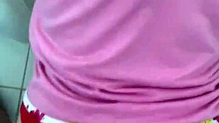 Novinha acordou e me deu buceta no banho