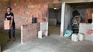 le follo por primera vez el enorme coño de mi patrona y me corro dentro