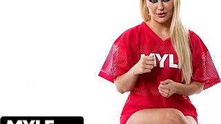 Mylf of the Month - Slimthick Vic - Intimate Sofa Casting Chat