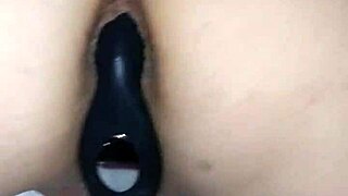 who is honeydew87 and what does she share online?