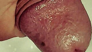 男同志黄瓜肛拳玩得超激烈