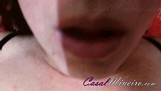 brincando com o plug anal