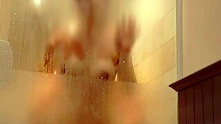 Vợ xinh bị địt trong phòng tắm nóng bỏng