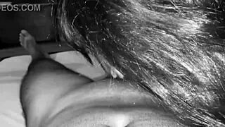 性感妹子爱含大屌，看她吸鸡巴超带劲