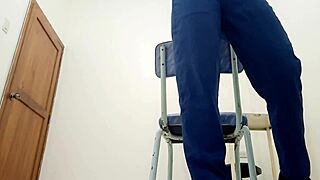 el nuevo trabajo que consiguio mi madrastra la ha convertido en una zorra muy caliente madrastra enfermera se toca sucio en el trabajo y llega a casa a follarme con mucha libido sexo real gratis